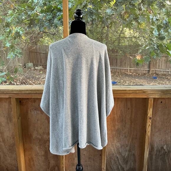 Neiman Marcus Women's Silver 100% Cashmere Shawl Wrap One Size - Picture 4 of 9